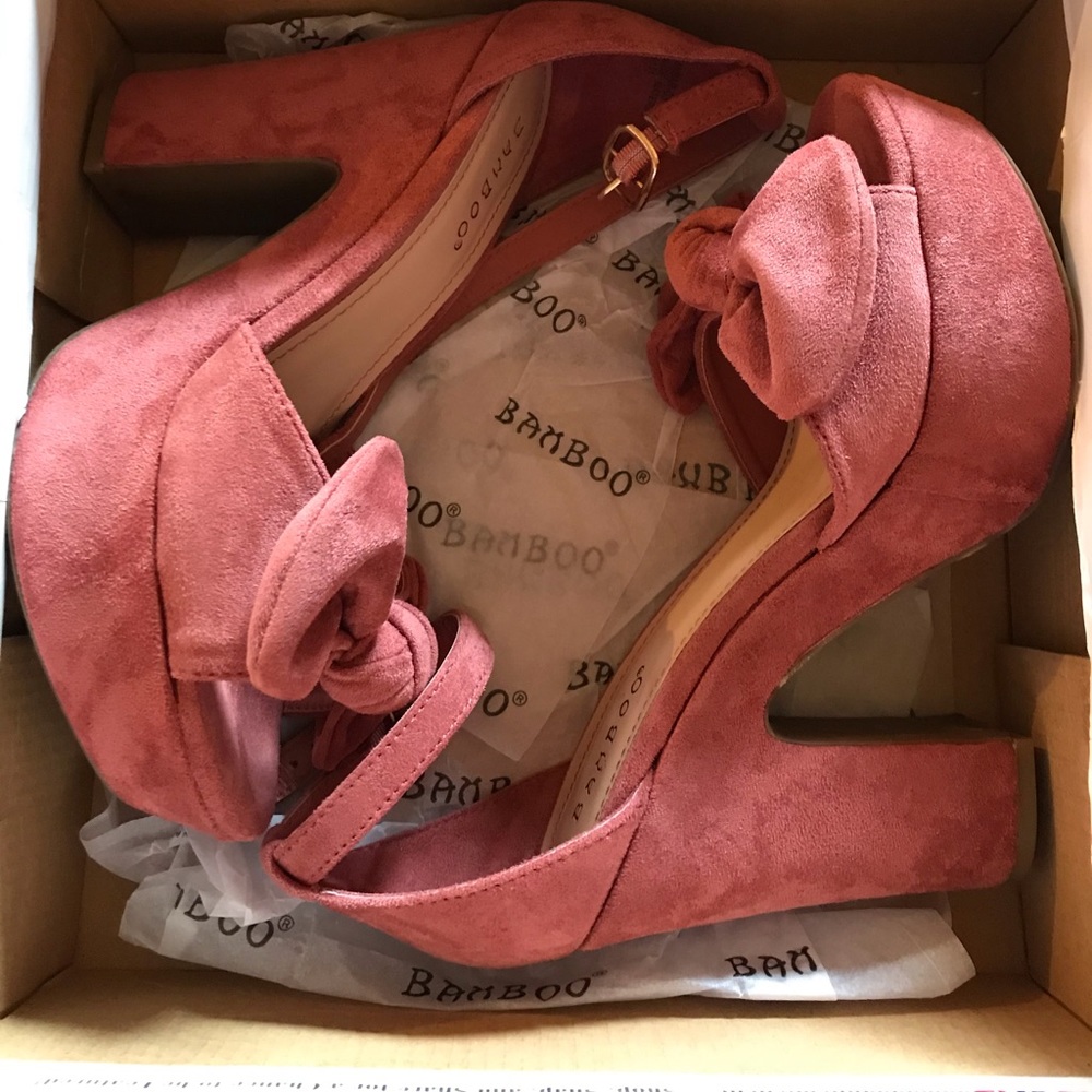 Vintage Bow high heels